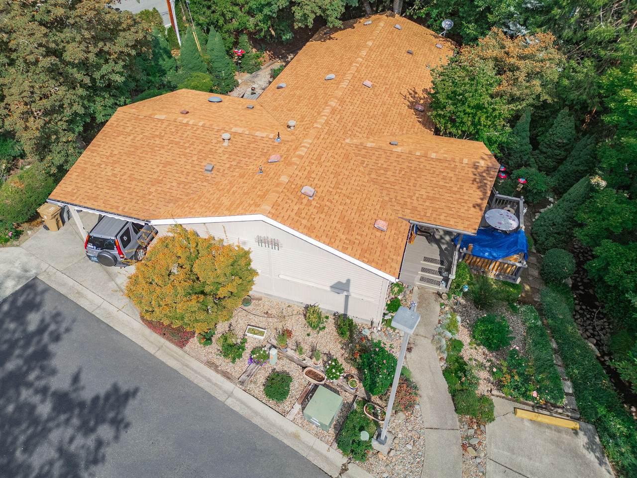 214 Creekside Drive - Photo 1