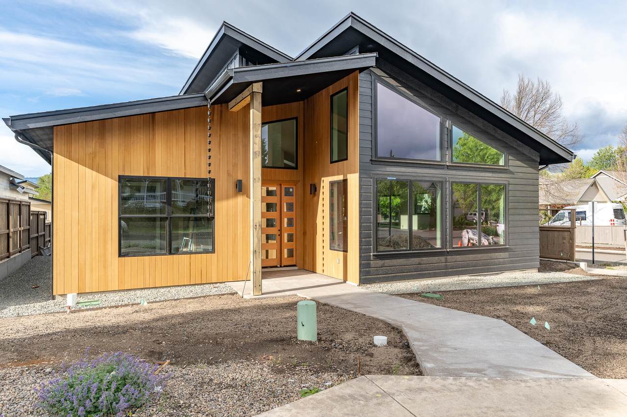 391 Clinton Street - Photo 1