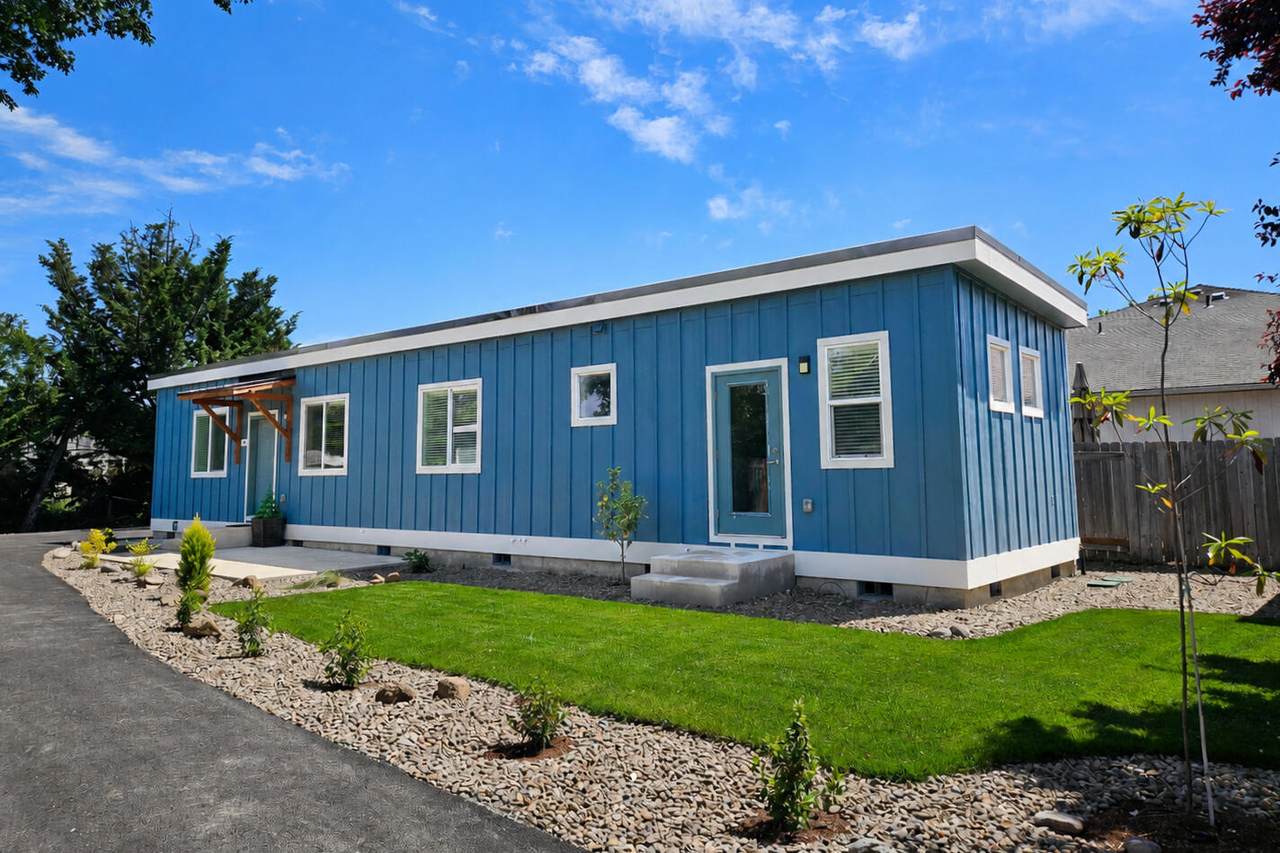 2649 Redwood Avenue - Photo 1