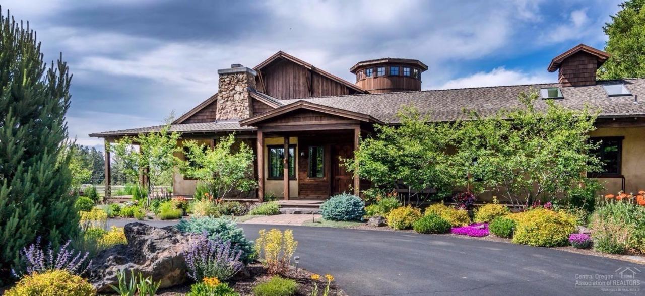 60550 Tekampe Road, Bend, OR 97702 (MLS #201606690) :: Birtola Garmyn High Desert Realty