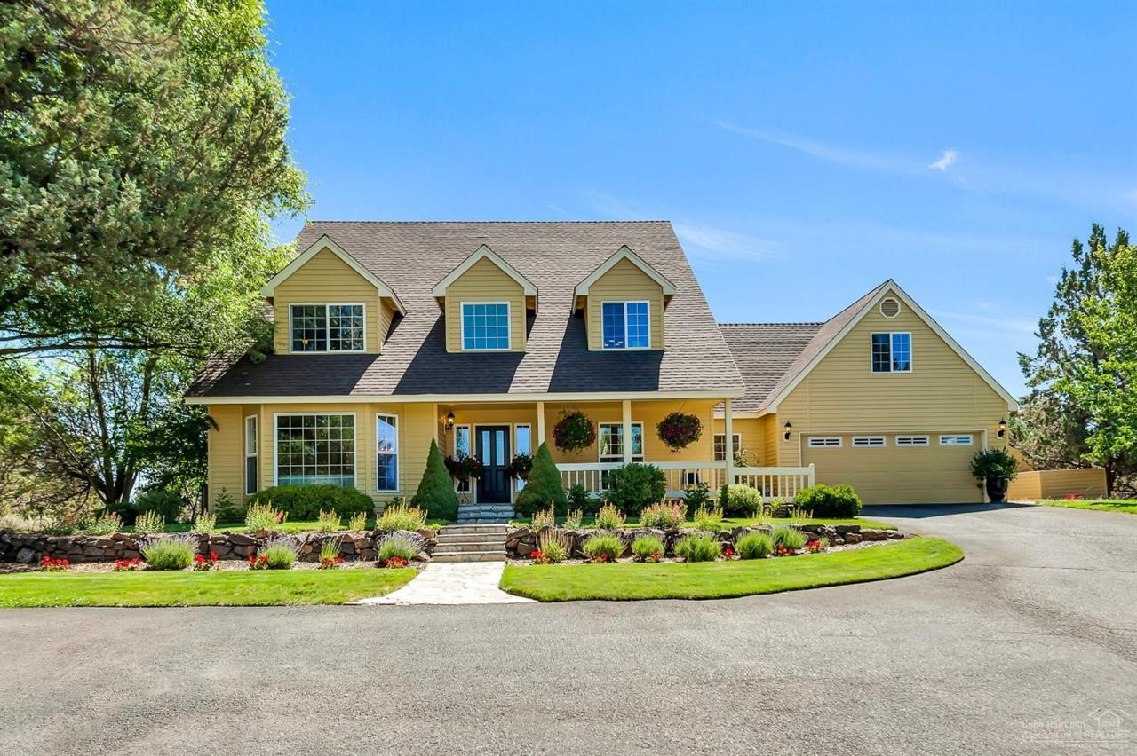 61720 Gosney Road, Bend, OR 97702 (MLS #201609584) :: Birtola Garmyn High Desert Realty