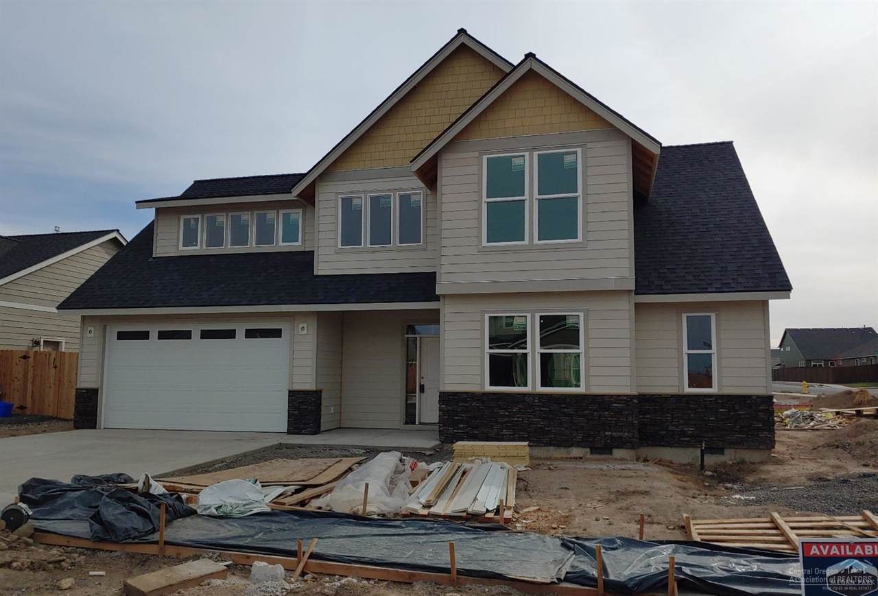 2490 Hazelwood Avenue - Photo 1