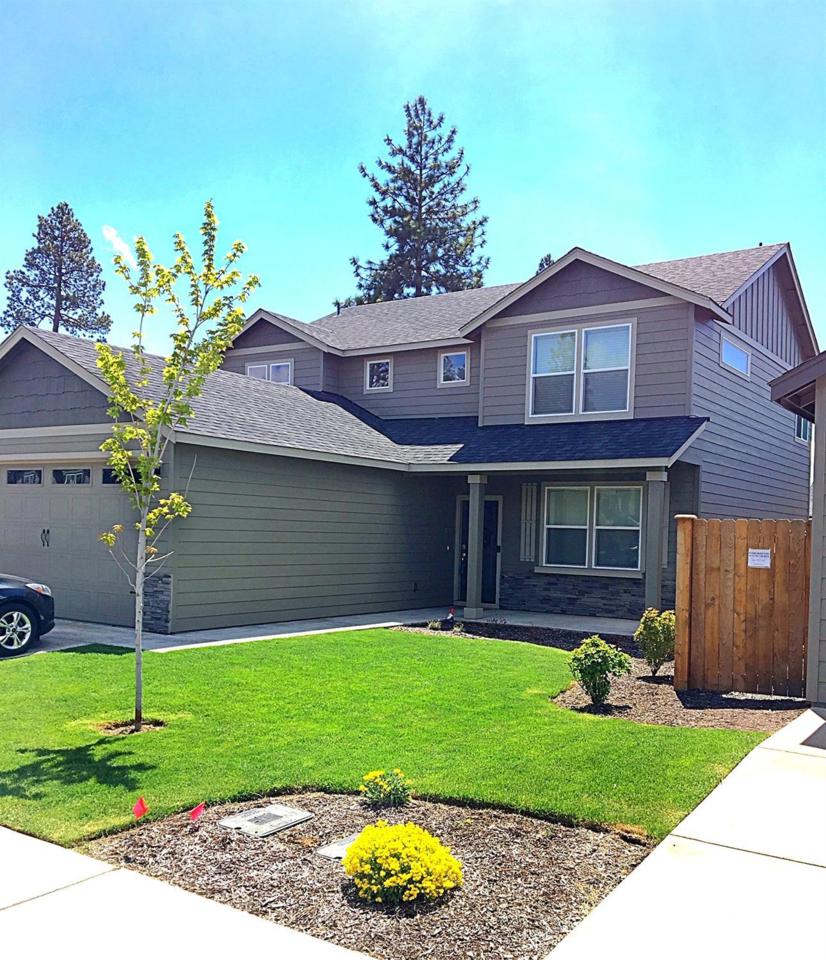1185 Hill Avenue - Photo 1