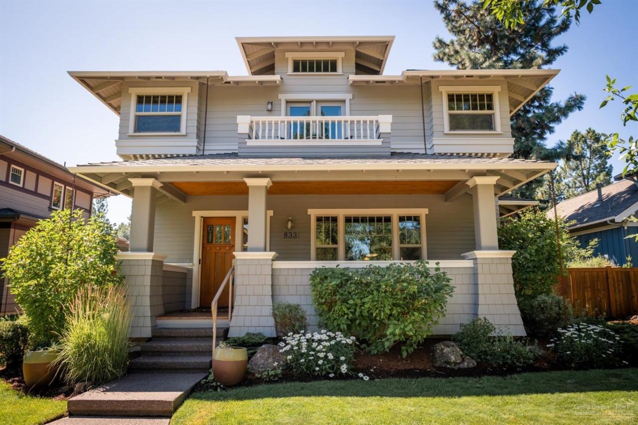 833 Fort Clatsop Street - Photo 1