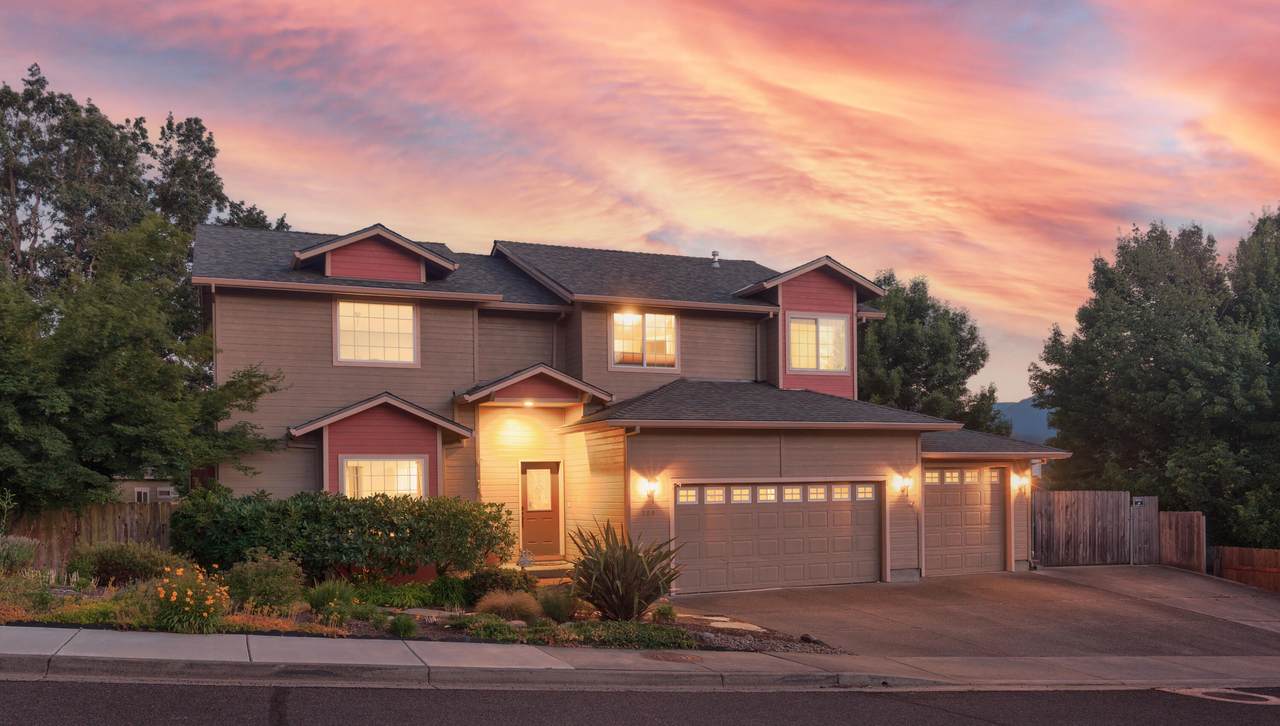 300 Woodville Way - Photo 1