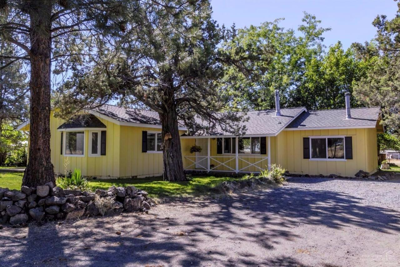 22863 Abilene Court, Bend, OR 97701 (MLS #201608637) :: Birtola Garmyn High Desert Realty