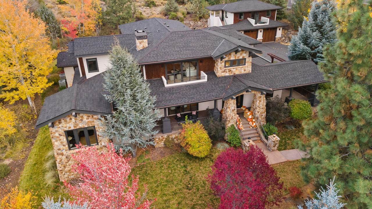 61454 Cultus Lake Court - Photo 1