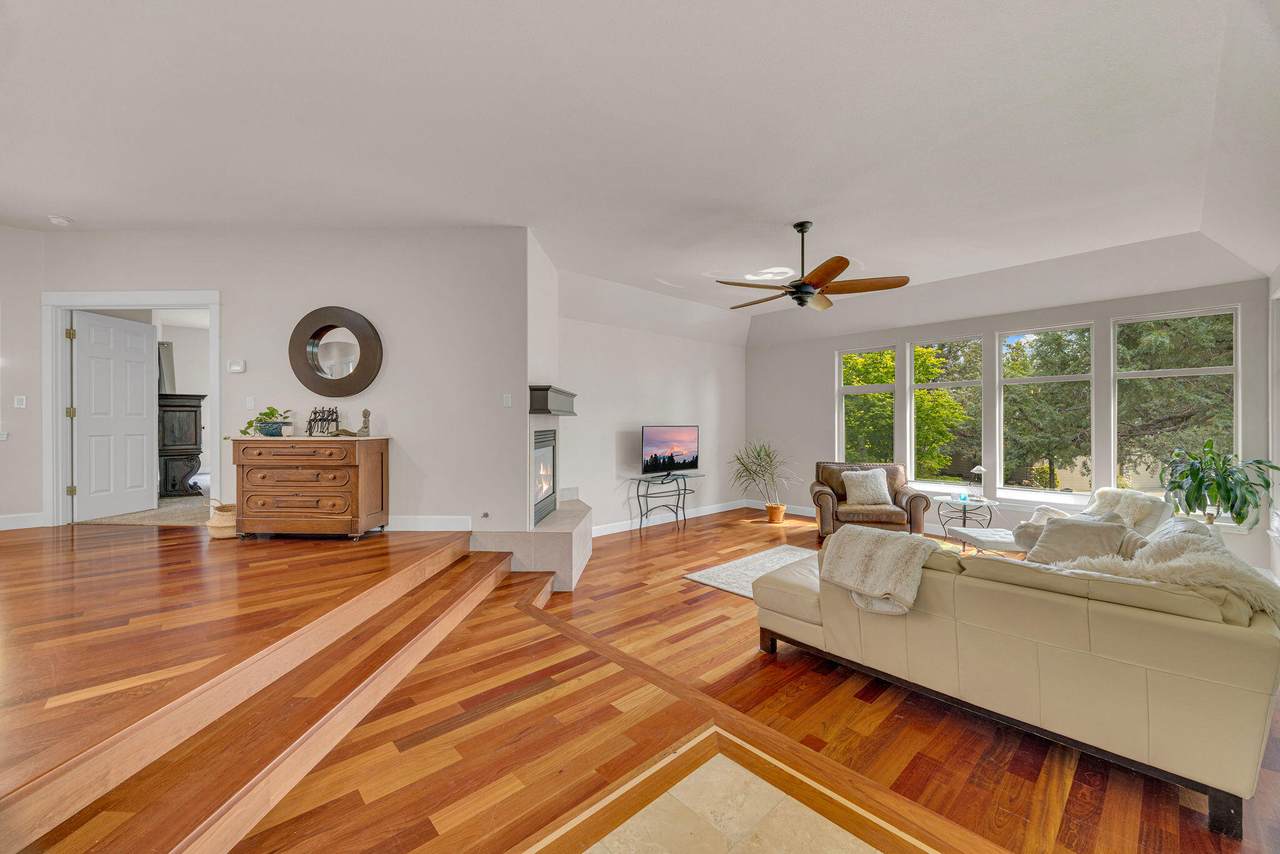 520 Divot Drive - Photo 1