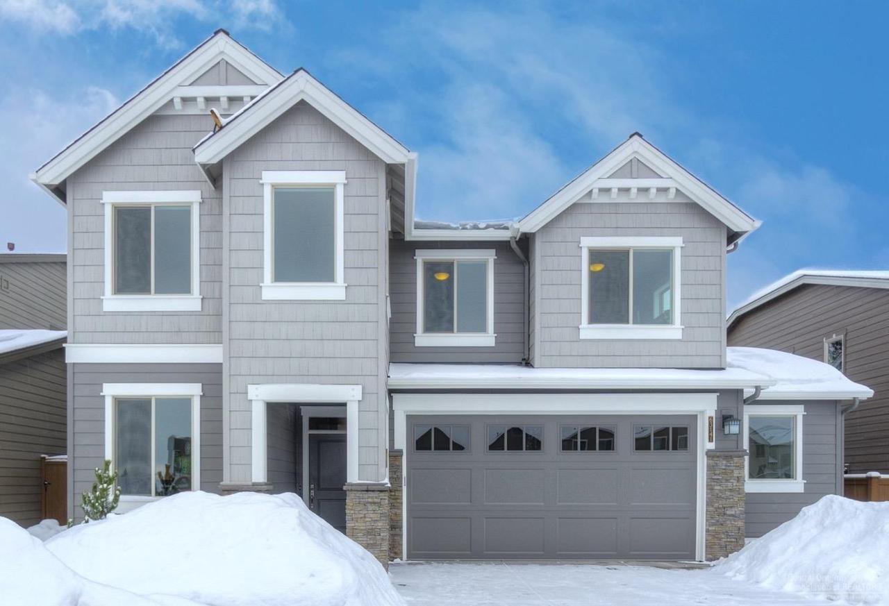 63141 NE Meridian Place, Bend, OR 97701 (MLS #201609249) :: Birtola Garmyn High Desert Realty