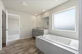 20621 Gemstone Avenue - Photo 21