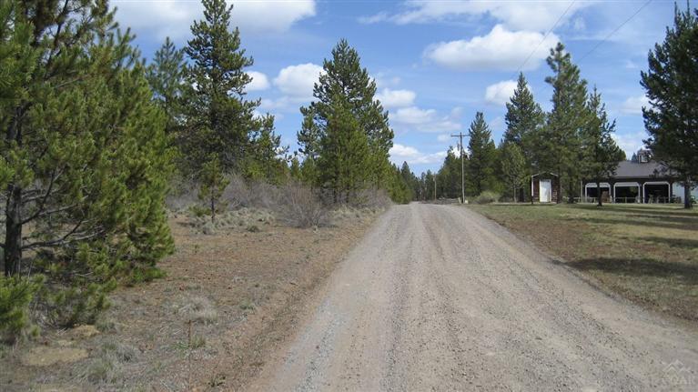 16621 Gray Wolf Lane, Bend, OR 97707 (MLS #201403212) :: Birtola Garmyn High Desert Realty