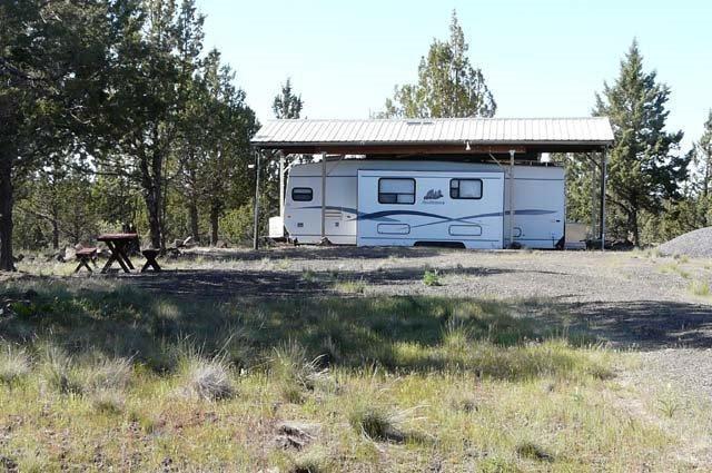 5930 SW Upper Canyon Rim Drive, Culver, OR 97734 (MLS #201404413) :: Birtola Garmyn High Desert Realty