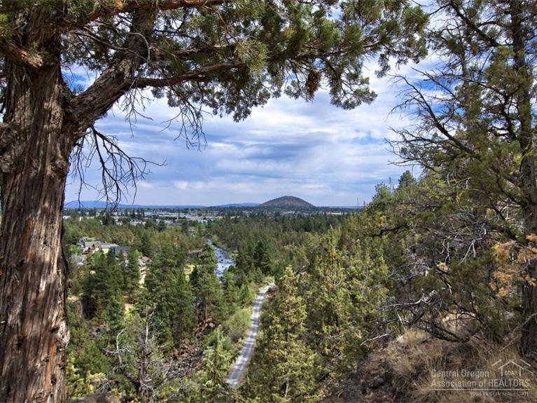 3518 NW Mesa Verde Court, Bend, OR 97701 (MLS #201508903) :: Birtola Garmyn High Desert Realty