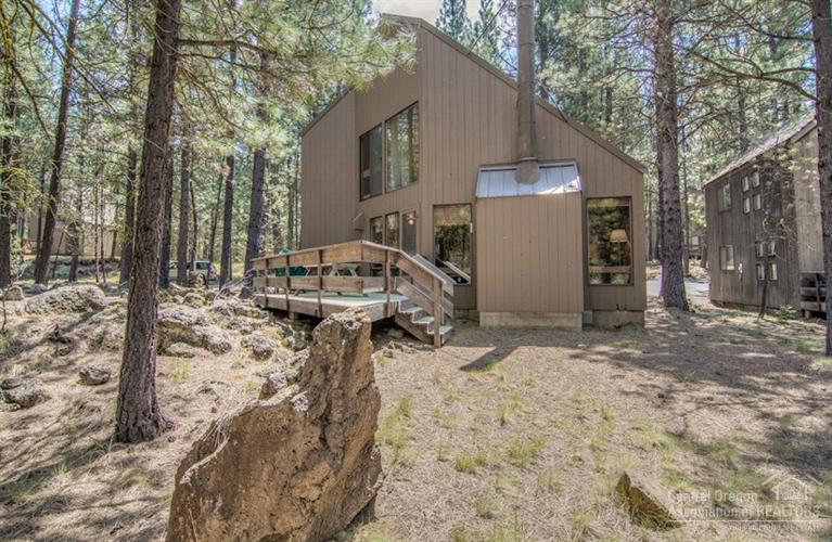 70681 Dewberry, Black Butte Ranch, OR 97559 (MLS #201509284) :: Birtola Garmyn High Desert Realty