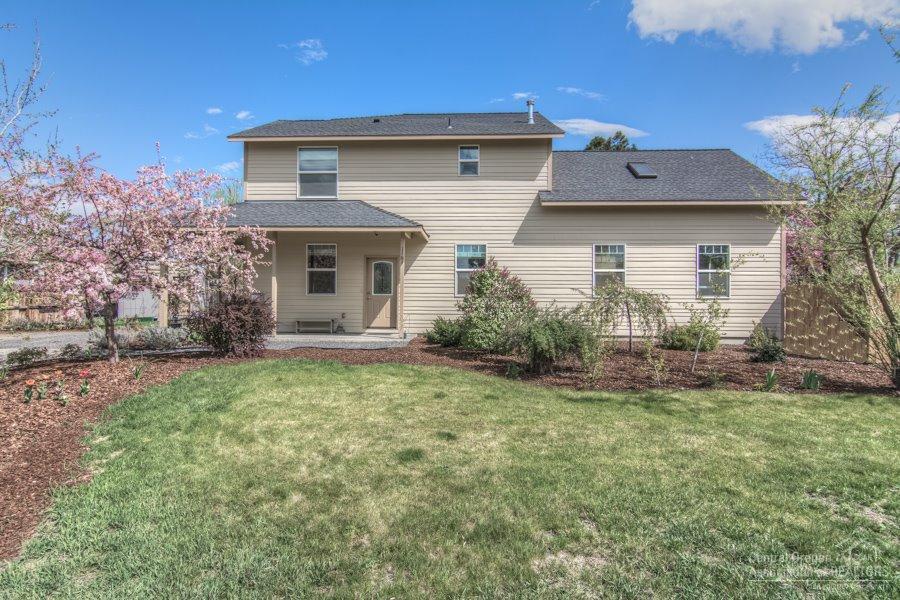 1161 SW 18th Street, Redmond, OR 97756 (MLS #201603185) :: Birtola Garmyn High Desert Realty