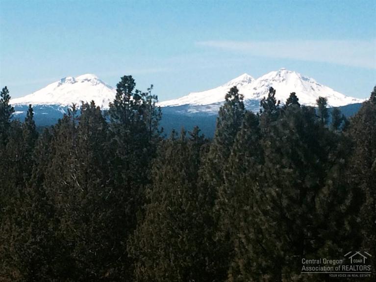 17016 Canyon Crest Drive, Sisters, OR 97759 (MLS #201603721) :: Birtola Garmyn High Desert Realty