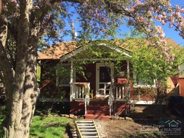 38 NW Greeley Avenue, Bend, OR 97703 (MLS #201605087) :: Birtola Garmyn High Desert Realty