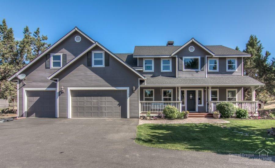 3317 NE Zamia Avenue, Redmond, OR 97756 (MLS #201606760) :: Birtola Garmyn High Desert Realty