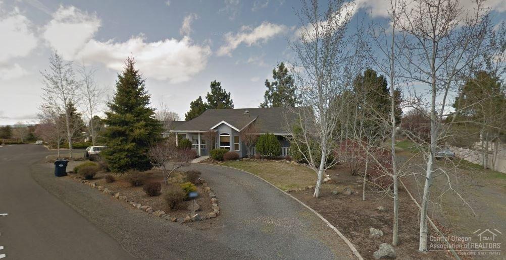 2084 NW Canyon Drive, Redmond, OR 97756 (MLS #201607211) :: Birtola Garmyn High Desert Realty