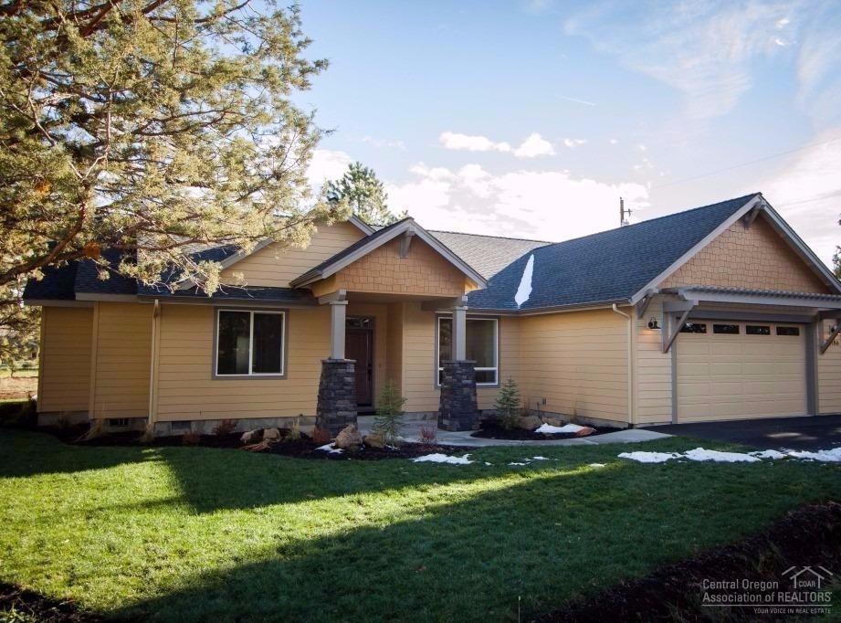 10064 Juniper Glen Circle, Redmond, OR 97756 (MLS #201607333) :: Birtola Garmyn High Desert Realty