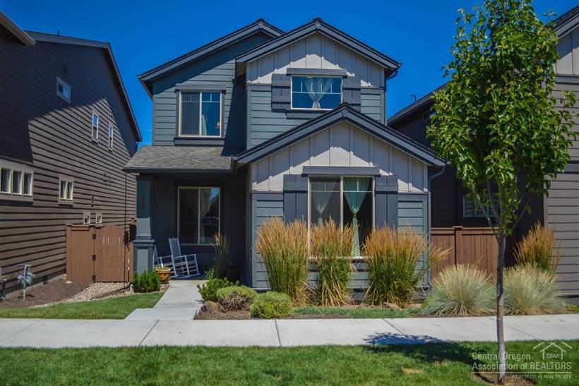20800 NE Smoke Stack Lane, Bend, OR 97701 (MLS #201607776) :: Birtola Garmyn High Desert Realty