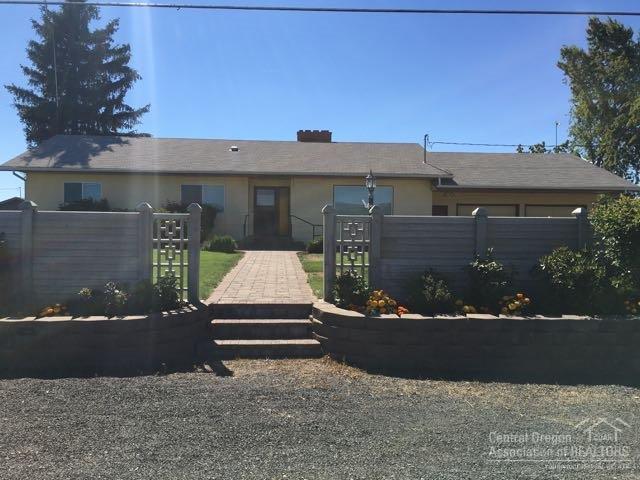 2514 S Adams Drive, Madras, OR 97741 (MLS #201608137) :: Birtola Garmyn High Desert Realty