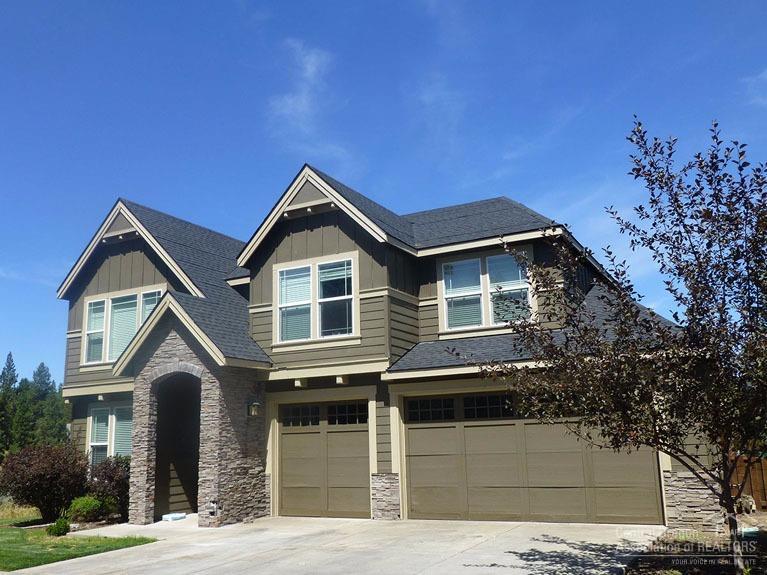 61015 SW Snowbrush Drive, Bend, OR 97702 (MLS #201608459) :: Birtola Garmyn High Desert Realty