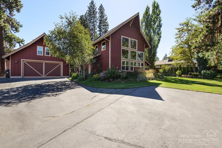 2409 NE 8th Street, Bend, OR 97701 (MLS #201608707) :: Birtola Garmyn High Desert Realty