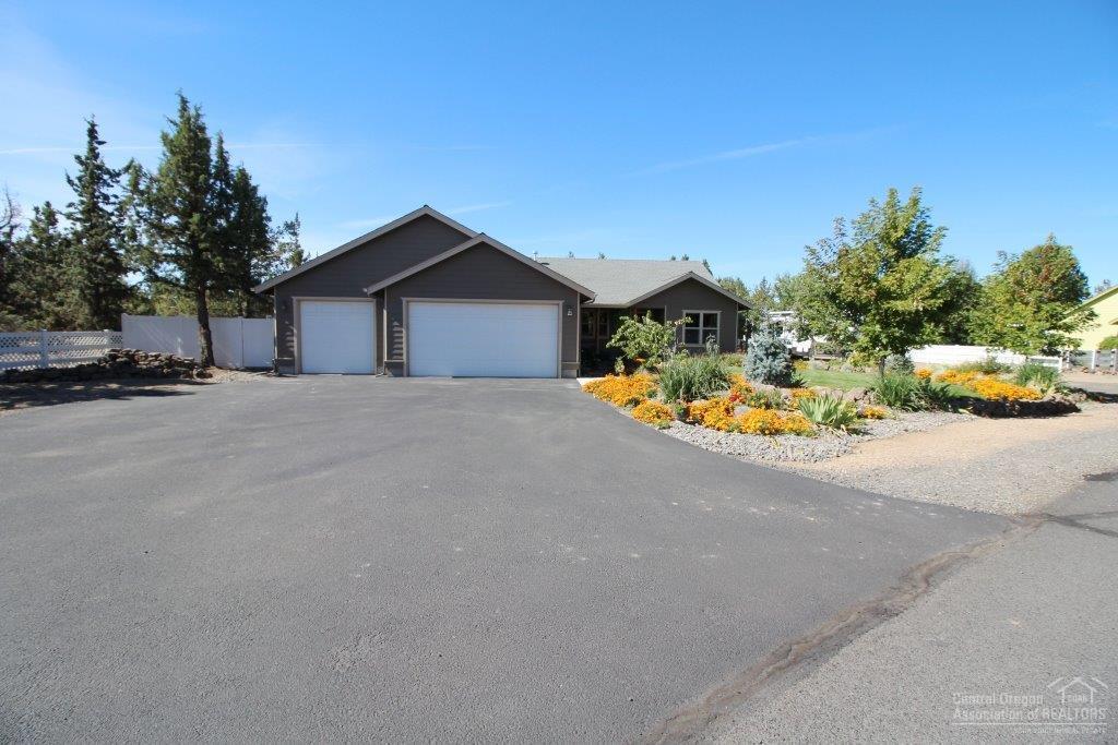 9369 17th, Terrebonne, OR 97760 (MLS #201609277) :: Birtola Garmyn High Desert Realty