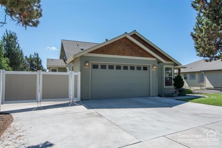 3950 SW Tommy Armour Lane, Redmond, OR 97756 (MLS #201609339) :: Birtola Garmyn High Desert Realty