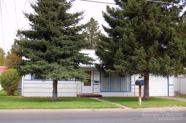 465 NE 7th Street, Prineville, OR 97754 (MLS #201609596) :: Birtola Garmyn High Desert Realty