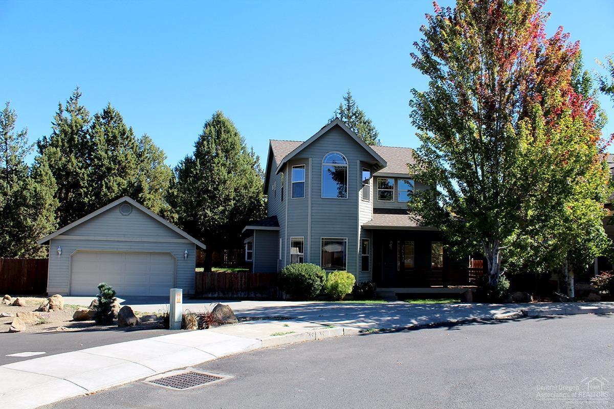 2642 NE Keats Drive, Bend, OR 97701 (MLS #201609703) :: Birtola Garmyn High Desert Realty