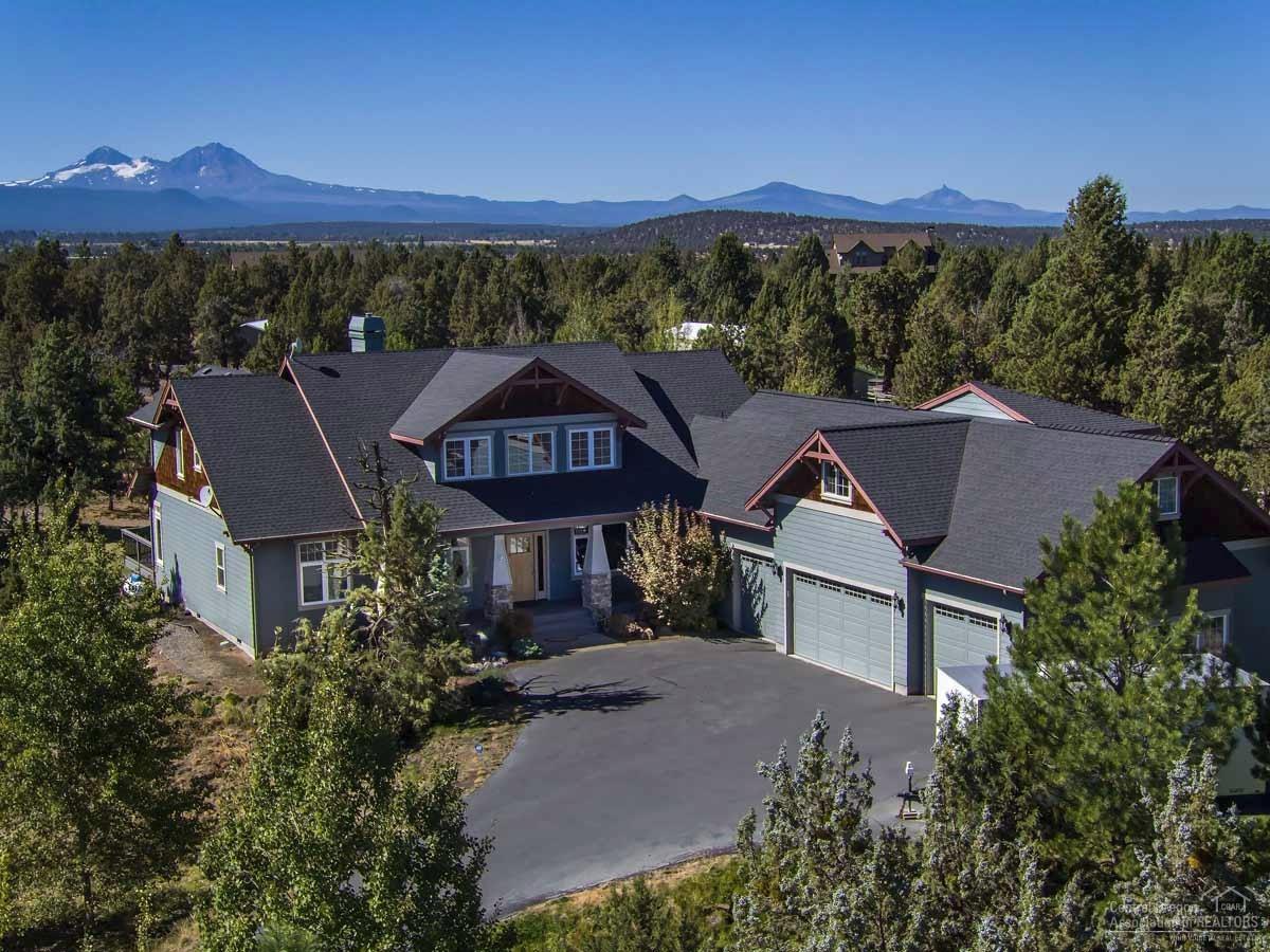 64415 Hunnell Road, Bend, OR 97703 (MLS #201609796) :: Birtola Garmyn High Desert Realty