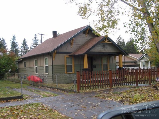 77 NW Mckay Avenue, Bend, OR 97703 (MLS #201610247) :: Birtola Garmyn High Desert Realty