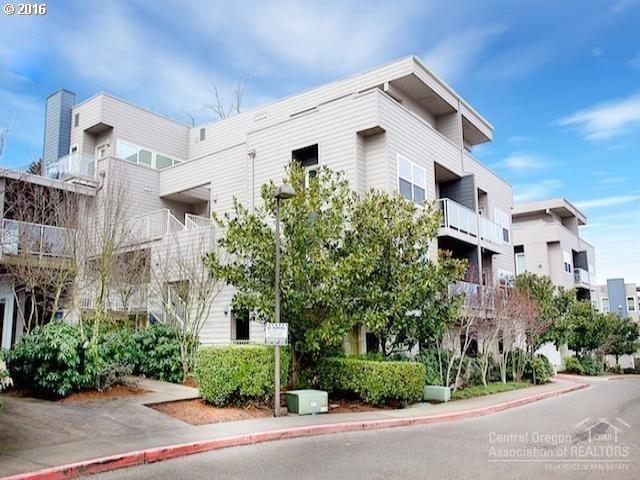 618 SW Nevada Street H, Portland, OR 97219 (MLS #201611482) :: Fred Real Estate Group of Central Oregon