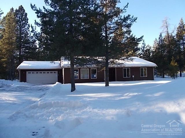 54621 Gray Squirrel Drive, Bend, OR 97707 (MLS #201700009) :: Fred Real Estate Group of Central Oregon