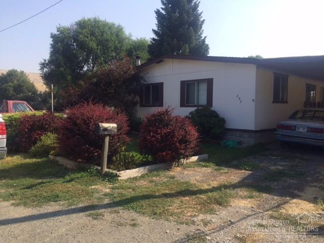 257 NE Elm Street, John Day, OR 97845 (MLS #201708242) :: Stellar Realty Northwest