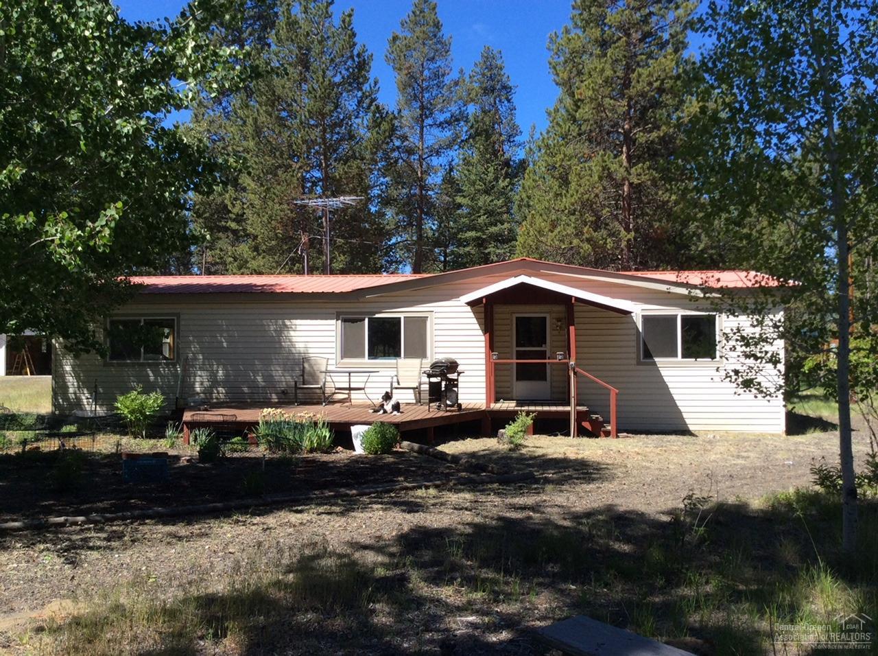 54761 Pinewood Avenue - Photo 1
