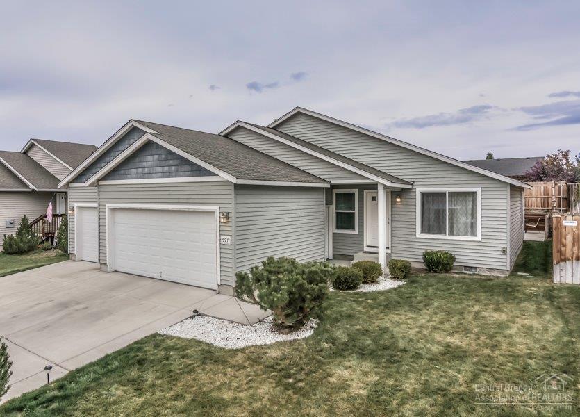 597 Robin Place - Photo 1