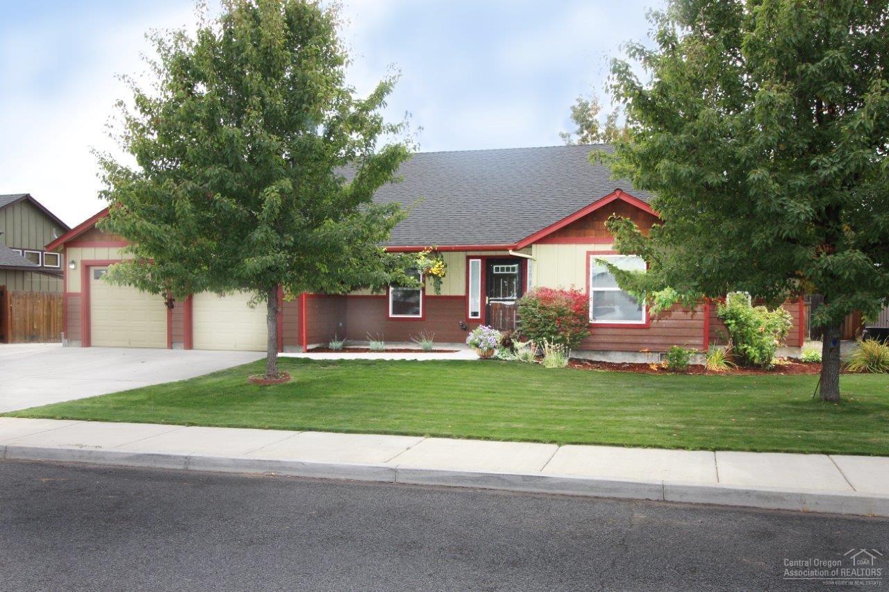 930 Spruce Avenue - Photo 1