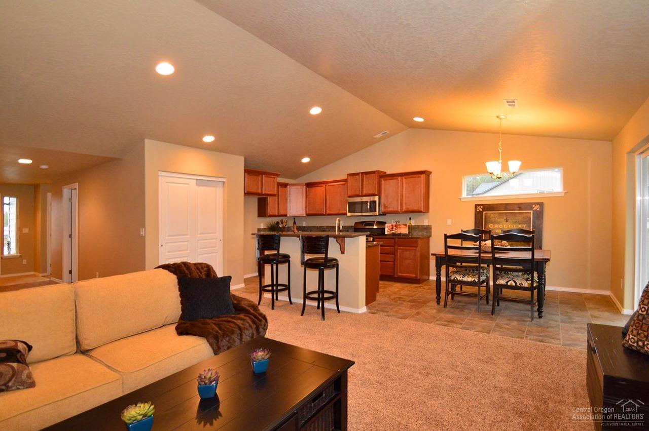 2424 Hazelwood Avenue - Photo 1