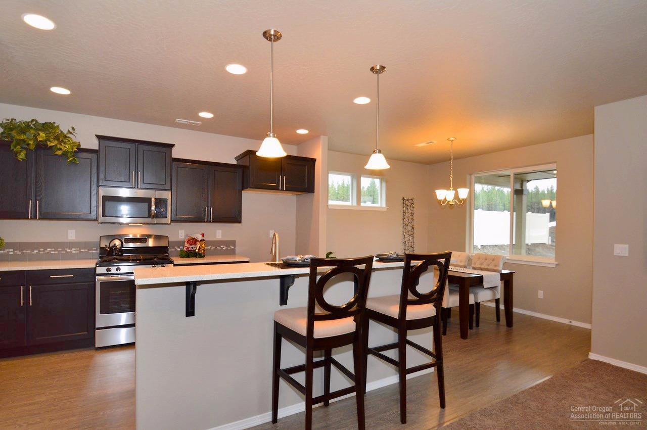 2558 Hemlock Way - Photo 1