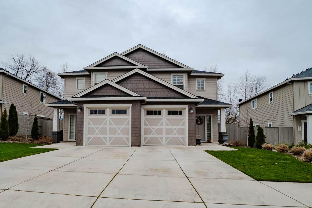 3858 Creek View Drive - Photo 1