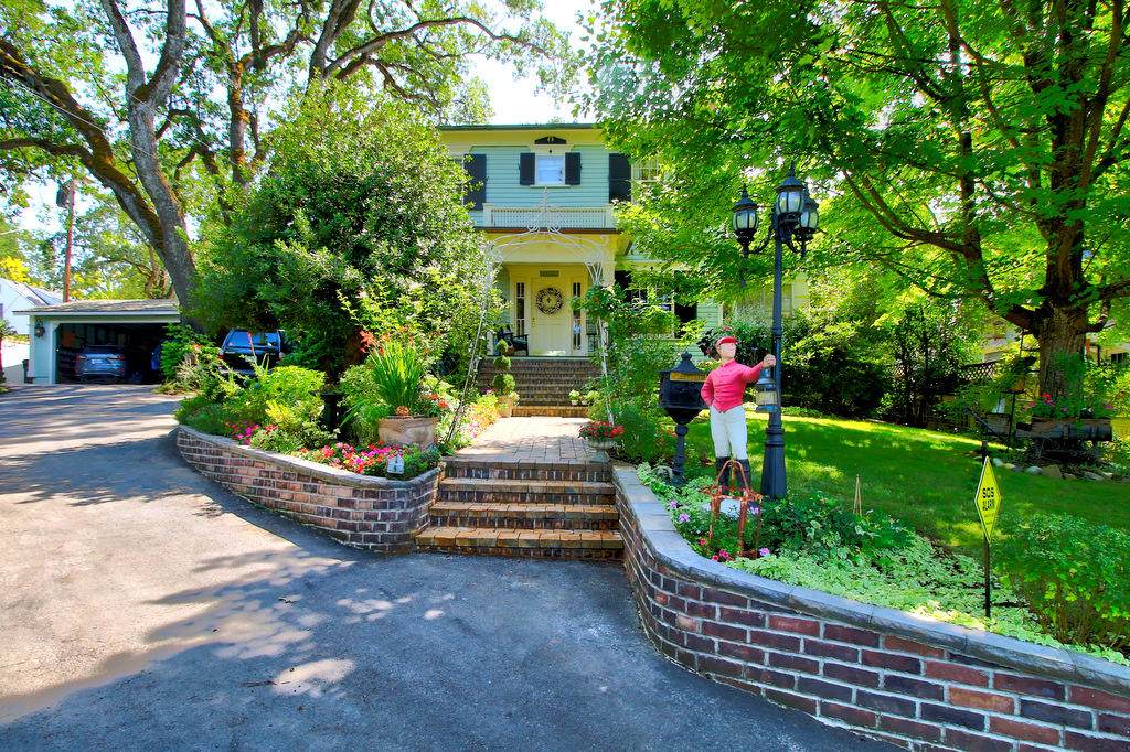 1320 Main Street - Photo 1