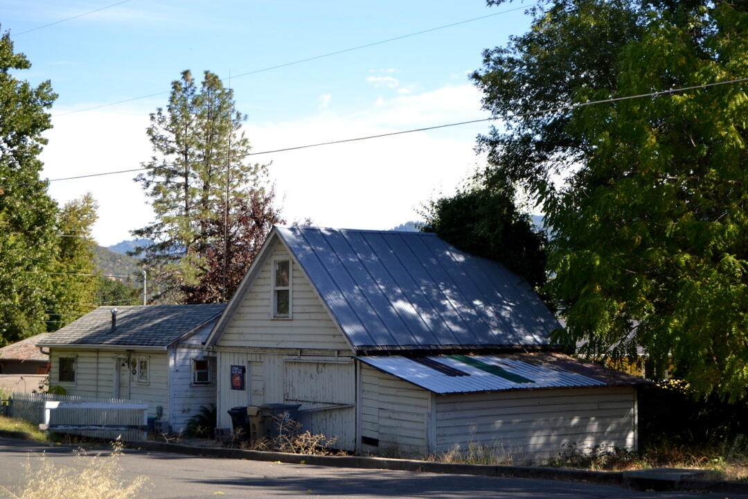 325 Valley View Drive - Photo 1