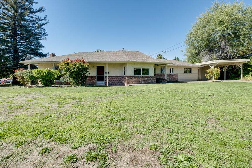 904 9th Street - Photo 1