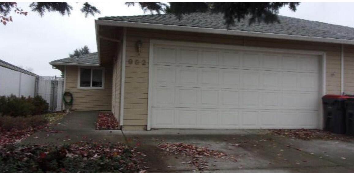 982 Glengrove Avenue - Photo 1