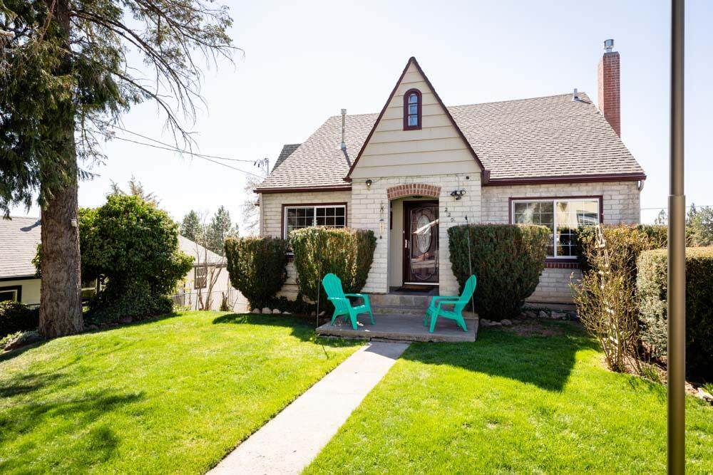220 Hillside Avenue - Photo 1