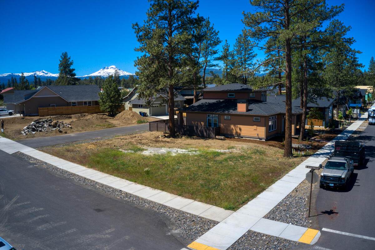 131 Clearpine Drive - Photo 1