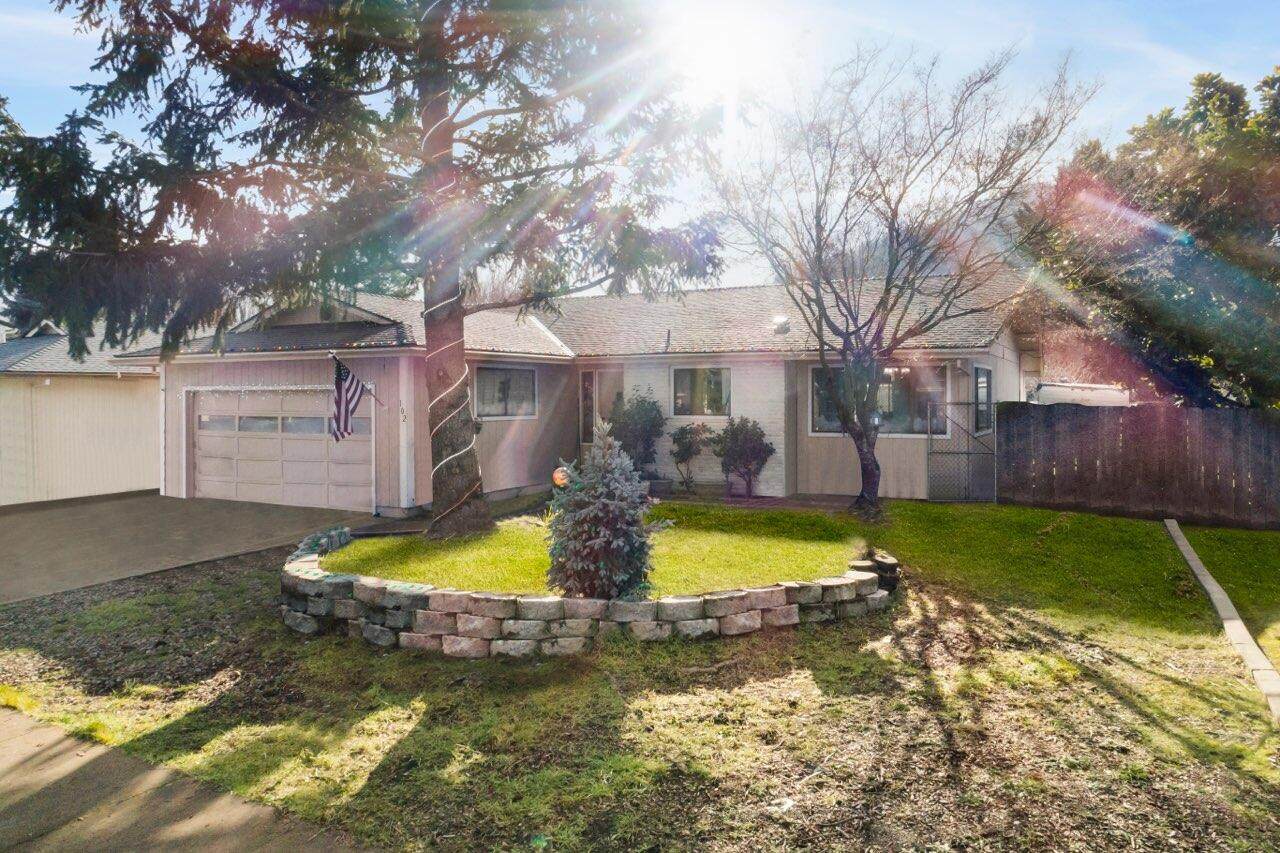 102 Hickory Drive - Photo 1